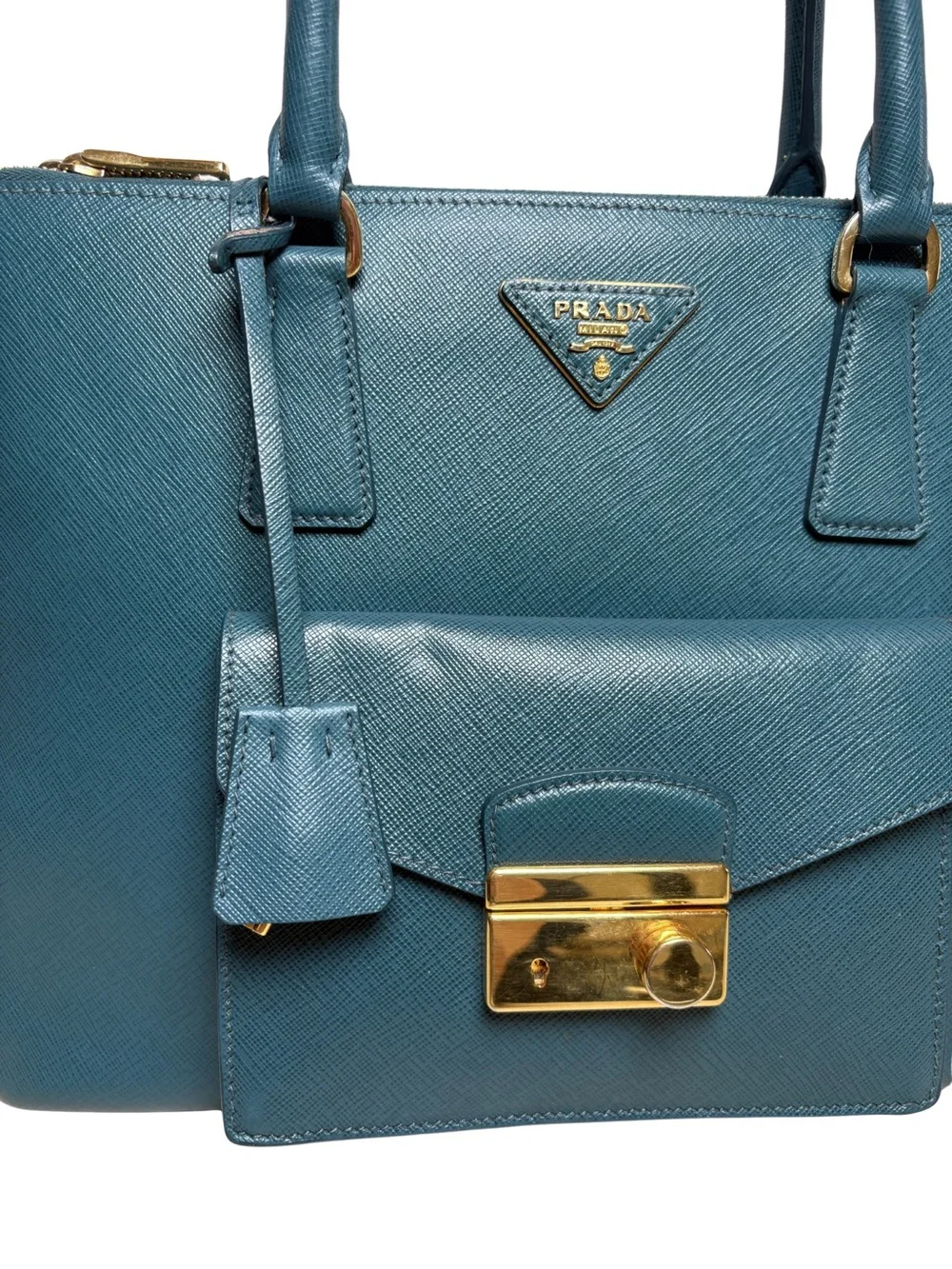 Saffiano Lux Executive Tote — Petrolio C. 2013–2016 (tel:2013-2016)